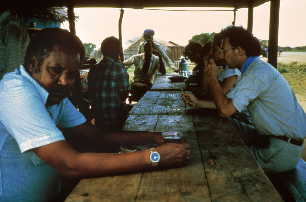 "De Gaule", chef de la police secrète somalienne (à g.) et Pierre Godde (à d.) "De Gaule", chef de la police secrète somalienne (à g.) et Pierre Godde (à d.)